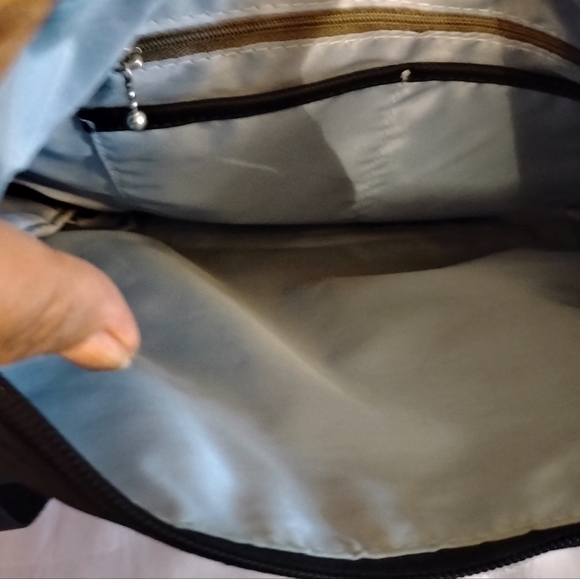 Baggallini crossbody bag in black and beautiful blue.. - Picture 3 of 9